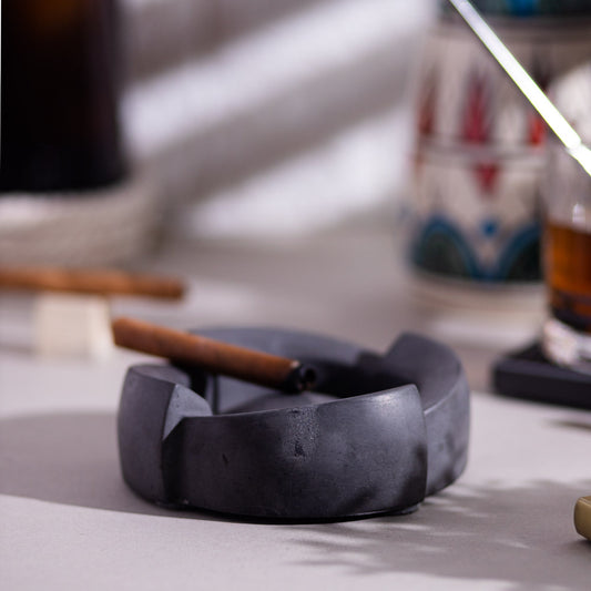 Disc- Minimalistic Ashtray with a Chic Circular Profile