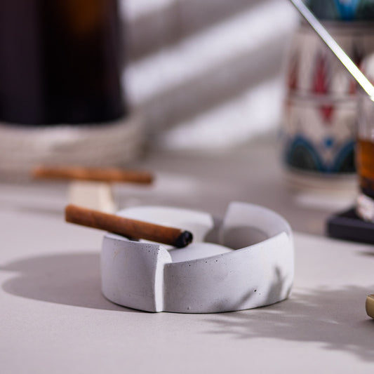 Disc- Minimalistic Ashtray with a Chic Circular Profile