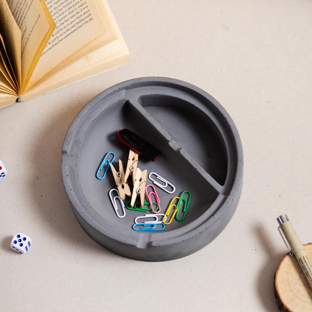 Circ- Circular Concrete Desk Organizer