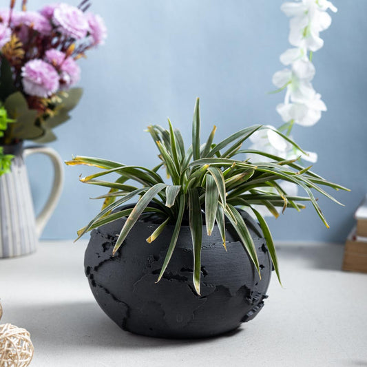 Globus Globe-inspired contemporary Planter