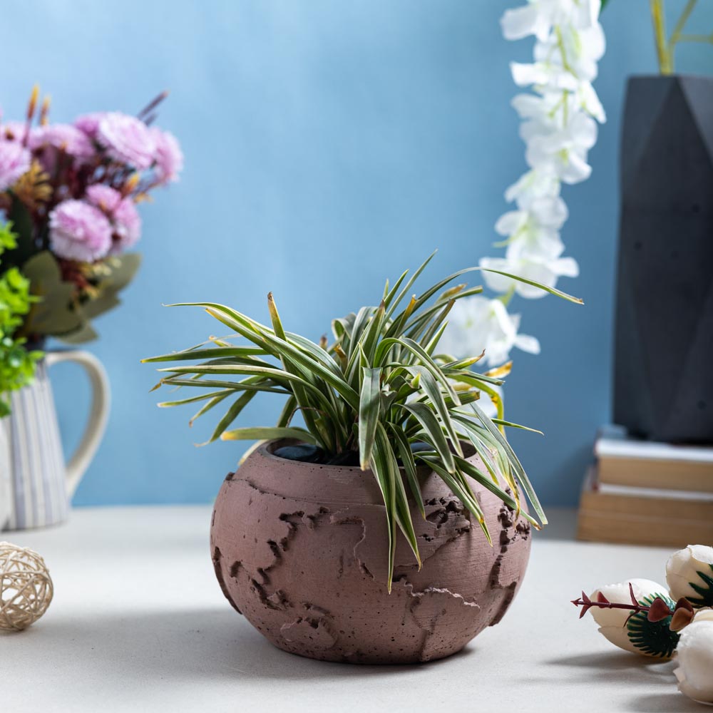 Globus Globe-inspired contemporary planter