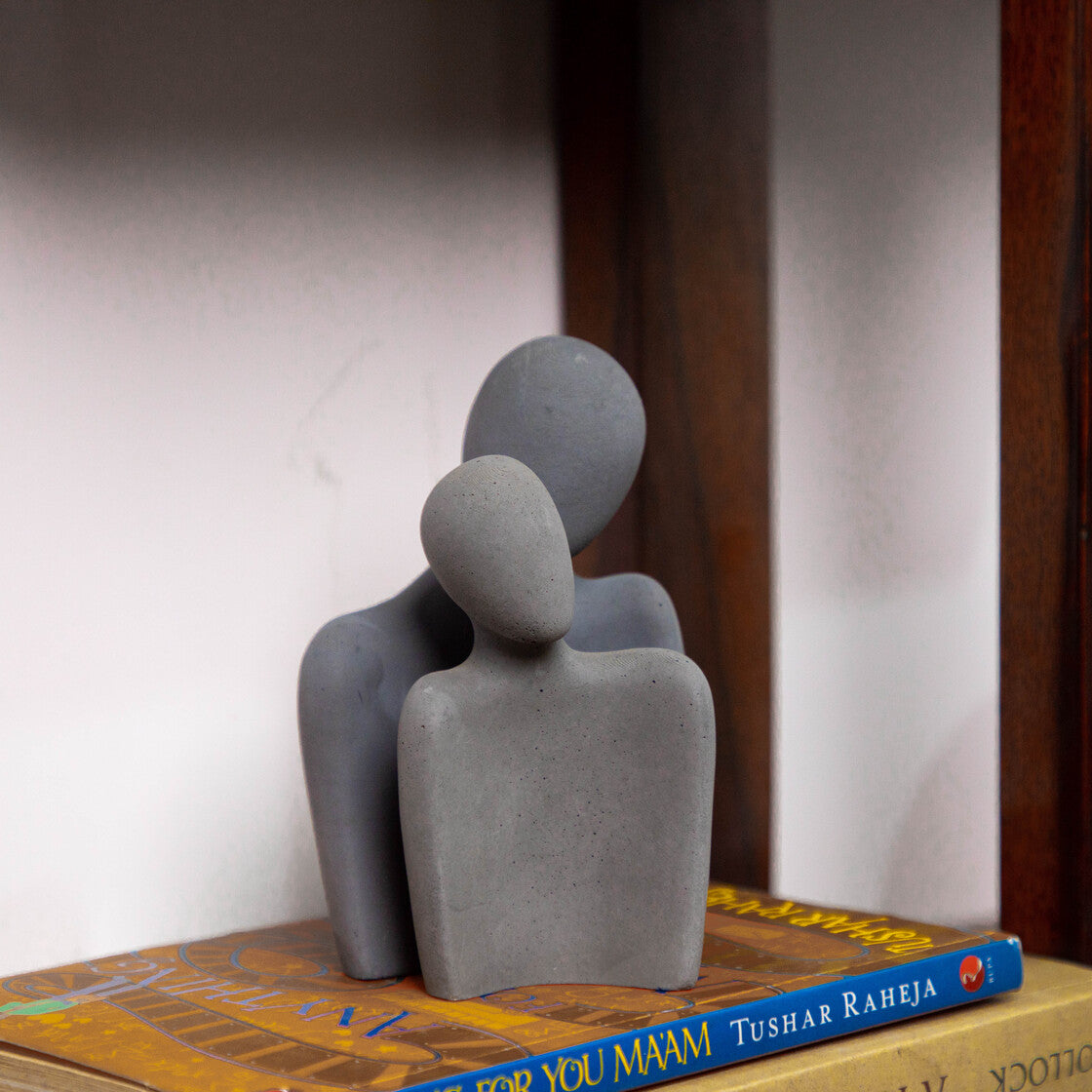 Happy Duo-Dark Concrete-Romantic Couple Statue- Unique Gift for your girlfriend, boyfriend, partner.