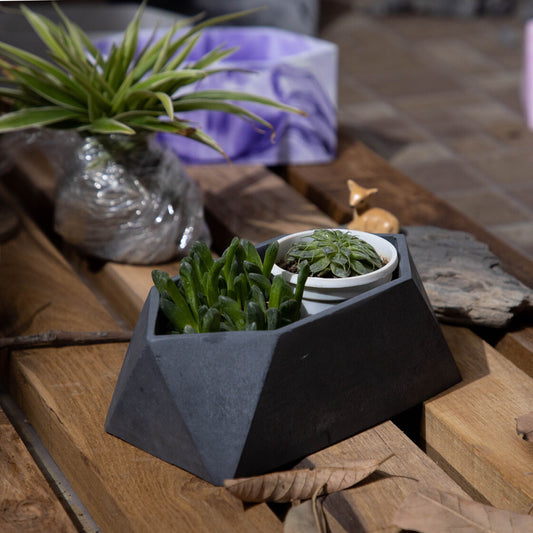 Trapez-Black-Irregular hexagon-shaped Faceted planter