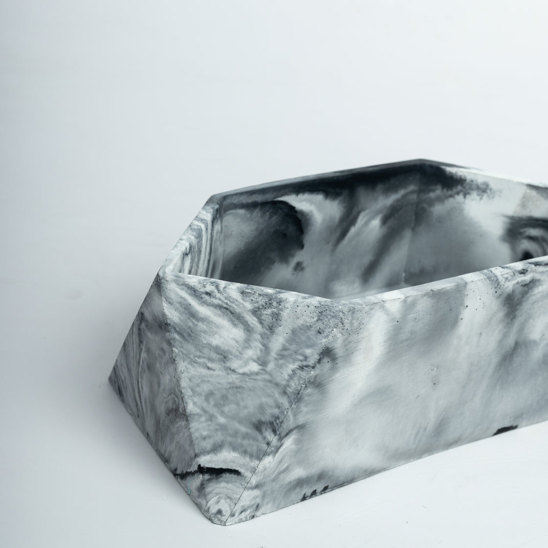 Trapez-Nero Marble-Irregular hexagon-shaped Faceted planter