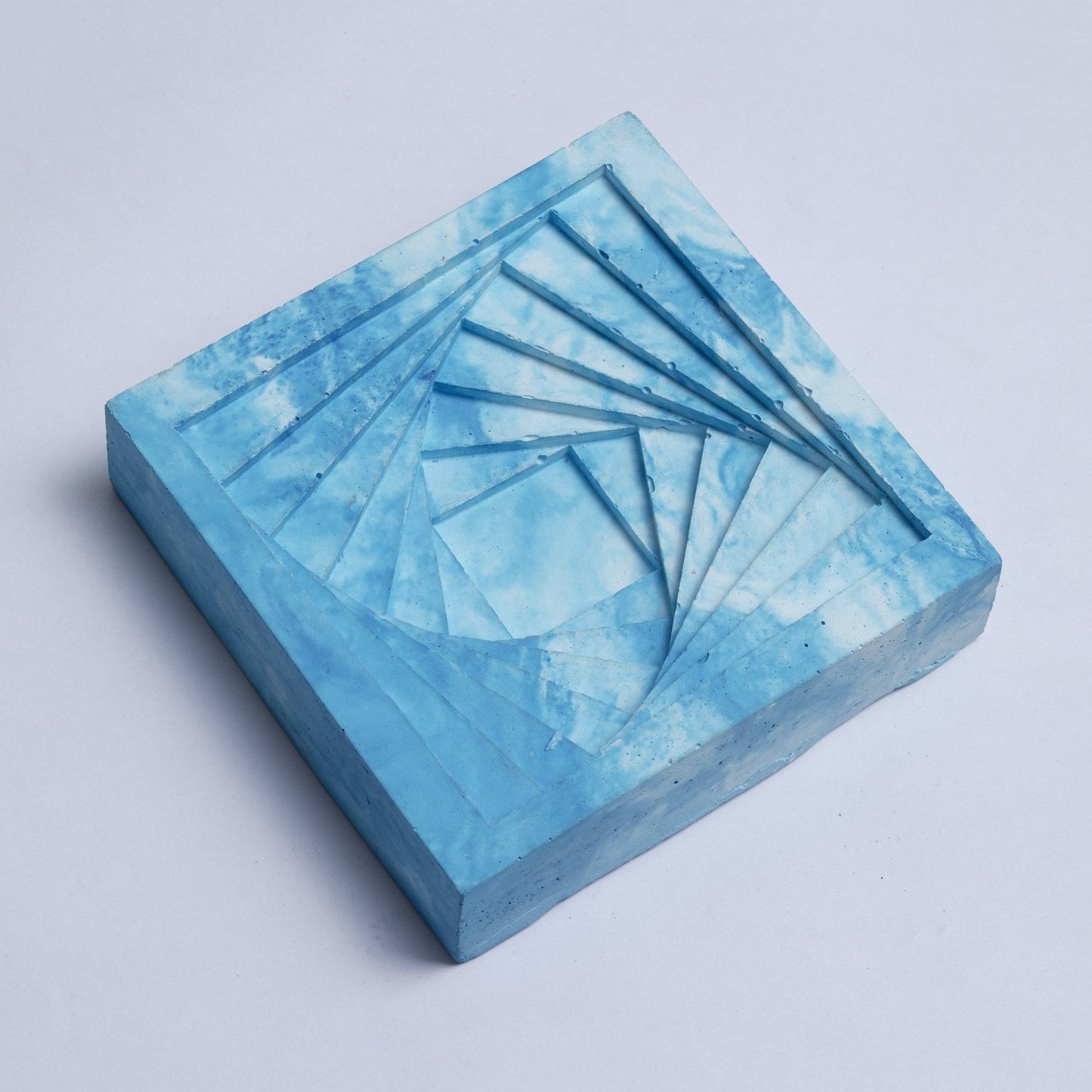 New Conto Ashtray Cloud - Designer Geometric Stepped Ashtray for Indoor & Outdoor