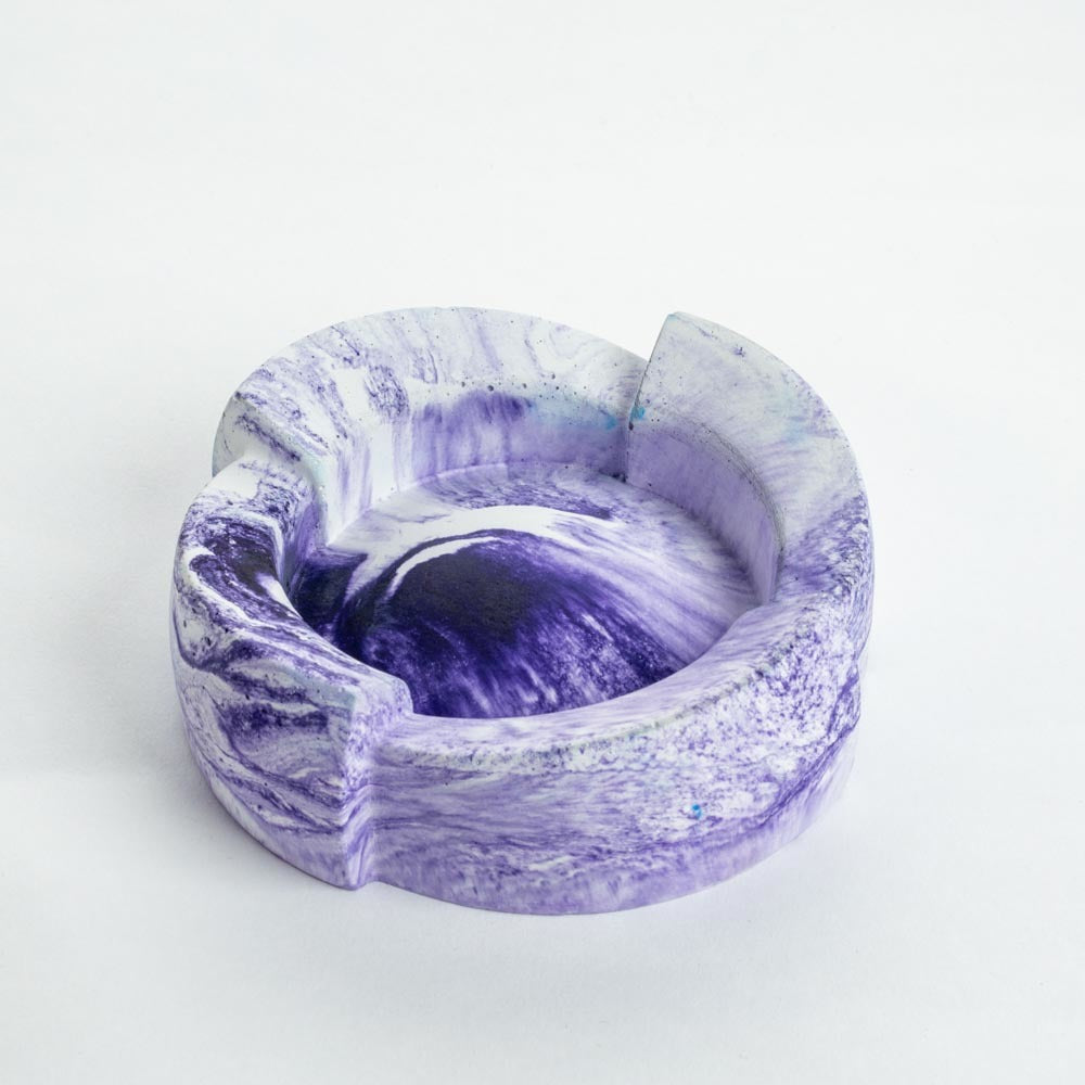 Disc- Minimalistic Ashtray with a Chic Circular Profile