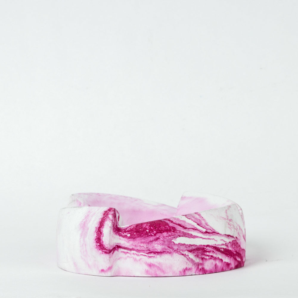 Disc- Minimalistic Ashtray with a Chic Circular Profile