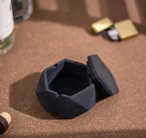 Get Yourself an Ashtray with Lid: The Ultimate Solution for Smokers