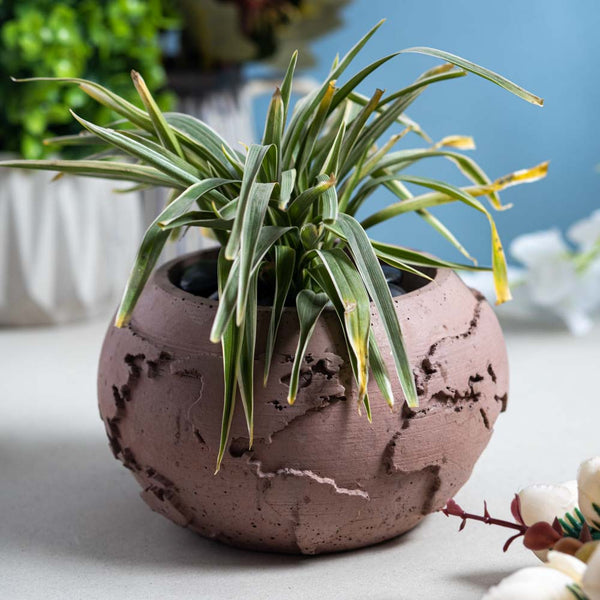 Globus Globe-inspired contemporary Planter