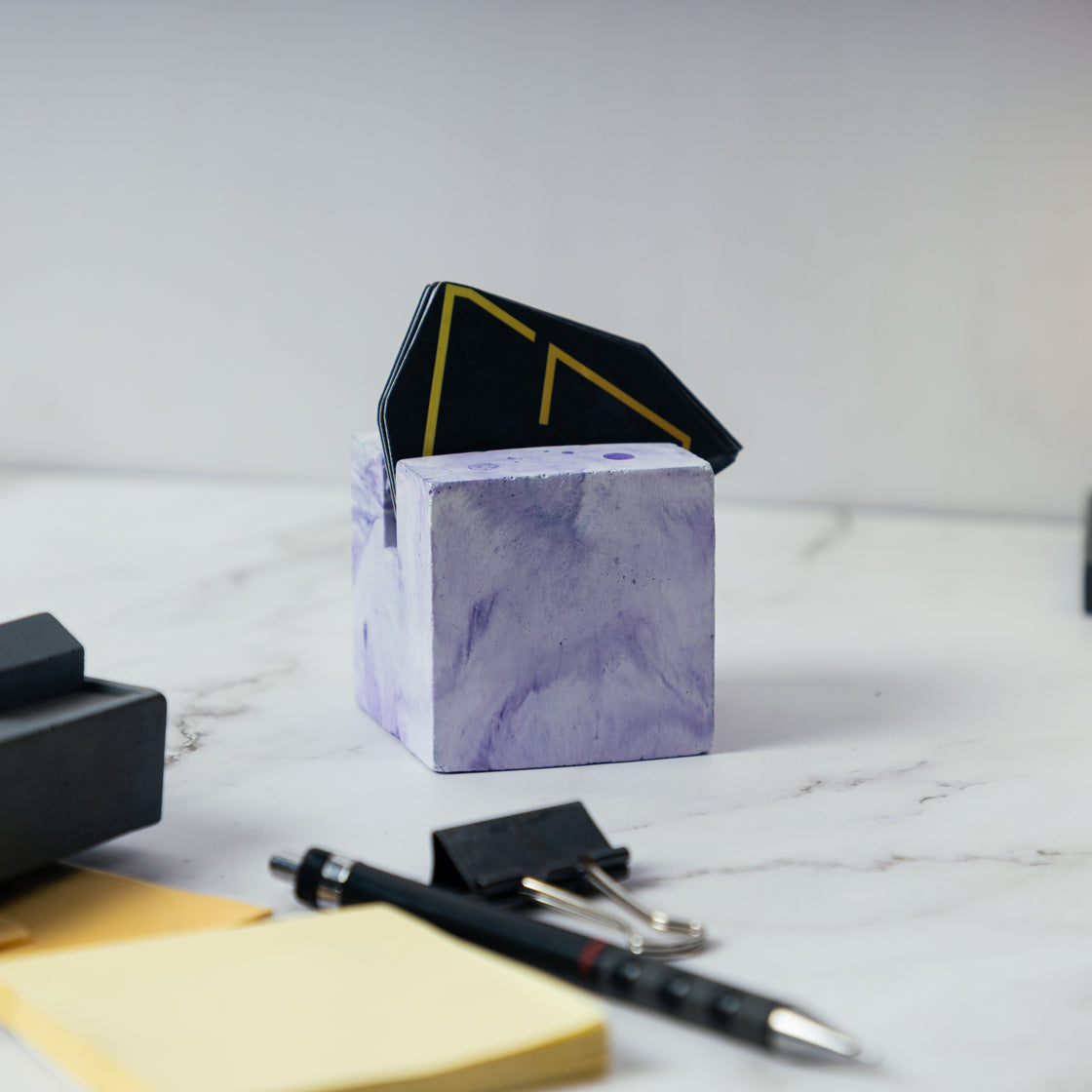 UCardo-Cloud-Contemporary Business Card Stand for Work Desk