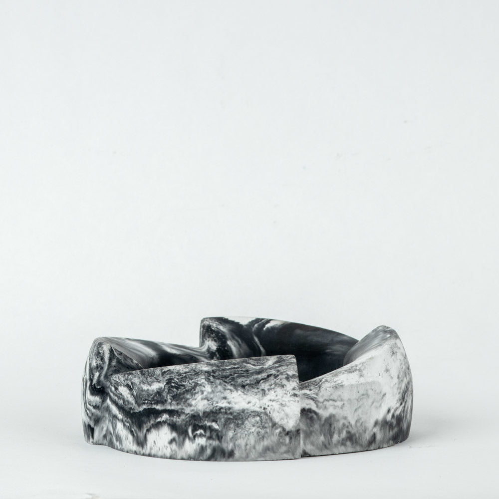 Disc- Minimalistic Ashtray with a Chic Circular Profile